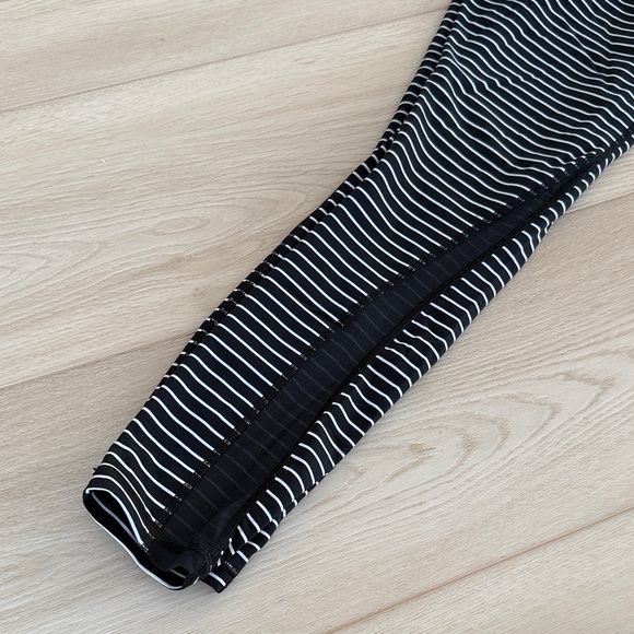 Lululemon Athletica Train HR 7/8 Black and White Striped Leggings - Picture 4 of 5